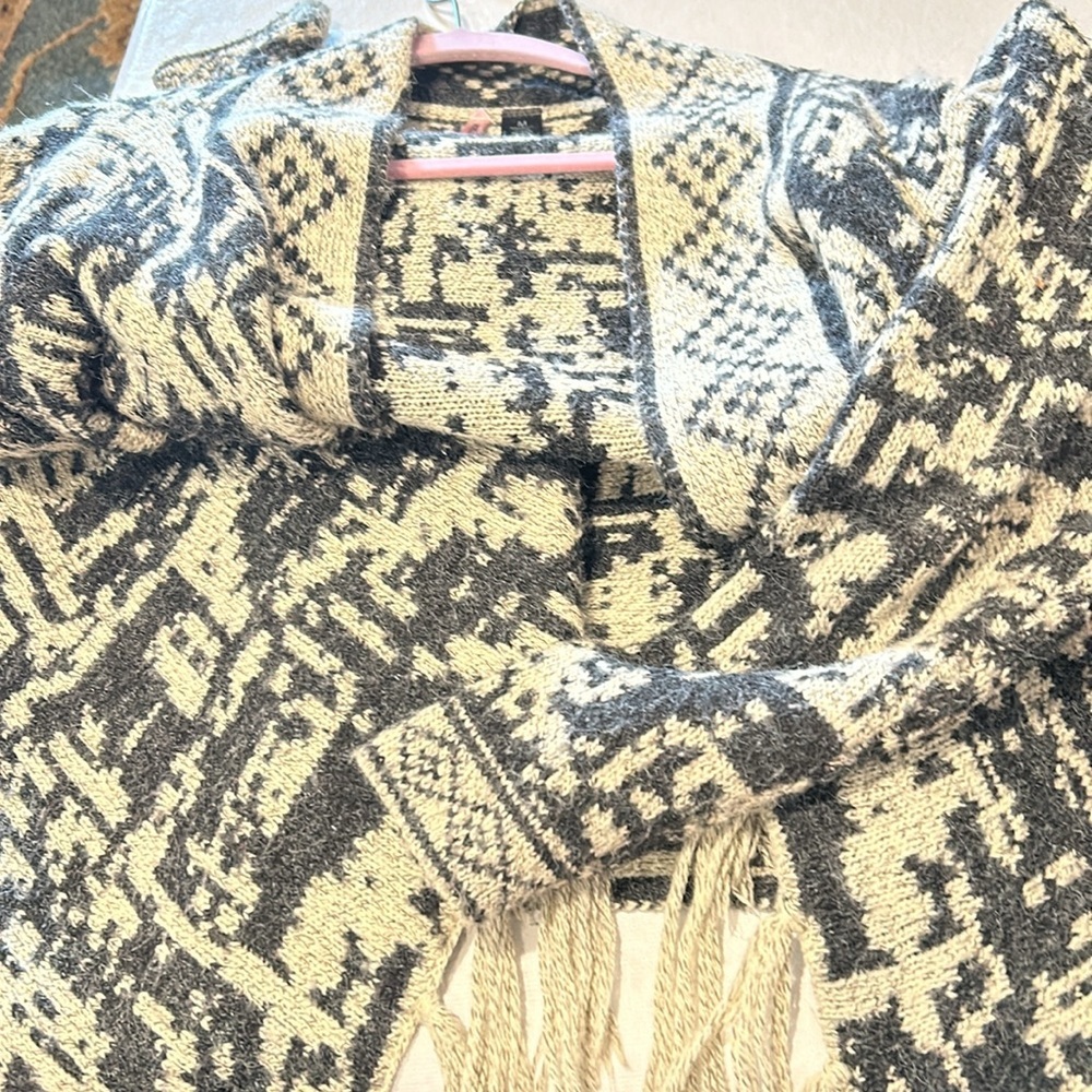 Love by Design Medium Blanket Fringe Open Cardigan Like New Aztec Western - Picture 5 of 5